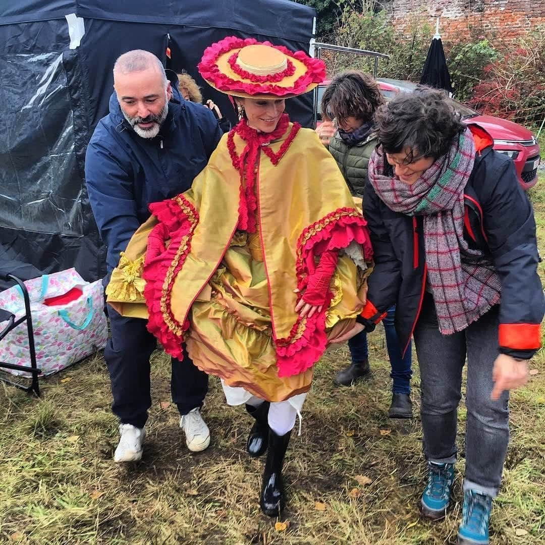 ロッテ・ヴァービークのインスタグラム：「Fun memory of shooting The Book of Vision (always less glam on a muddy set than on the silver screen:-) wearing the incredible design of @marianotufano  Movie out today in select UK theatres 🎞」