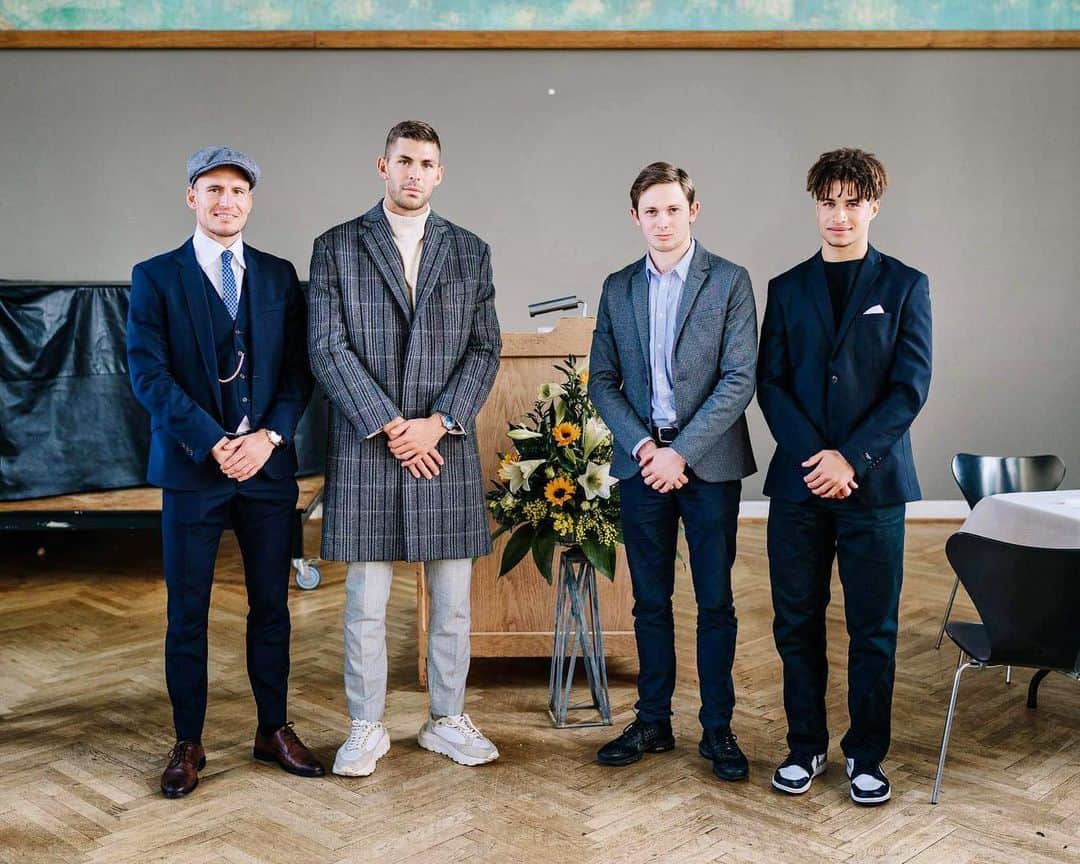 のインスタグラム：「Frode graduates with distinction and gives a tremendous speech. The book club manifests its position in the world of academia.」