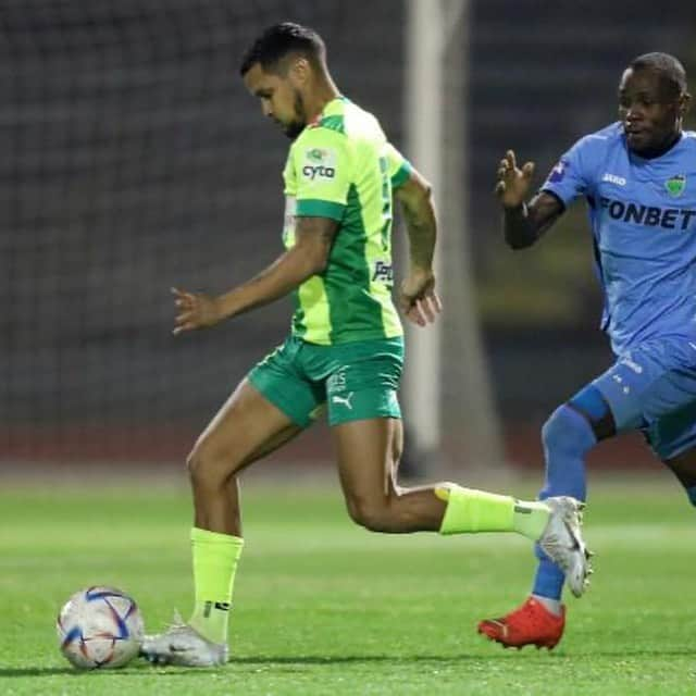 ロベルト・ロサレスのインスタグラム：「Vs @olympiakosnicosiafc… +3 🔰💪🏽 Step by step we keep going. Thanks for the support. #gratitude #nevergiveup #goodvibes #workhard #assist ⚽️」