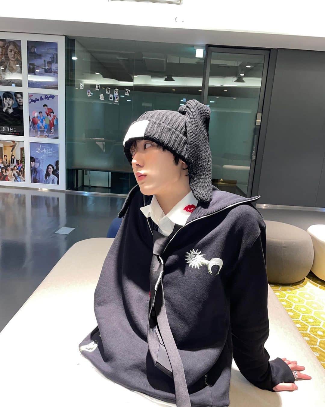 のインスタグラム：「🐰🐇🖤」