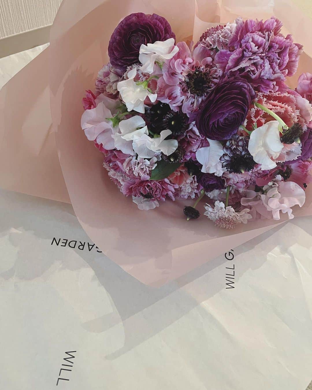 畑野ひろ子のインスタグラム：「お友達にブーケを組みました💐 今日は寒いけど、良い天気☺️」