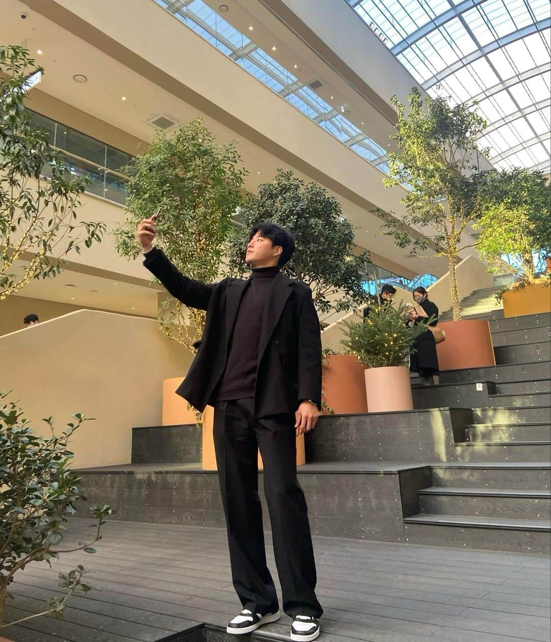 ジュノさんのインスタグラム写真 - (ジュノInstagram)「🤳 #like #korean #ootd」1月21日 10時17分 - joonho_jg