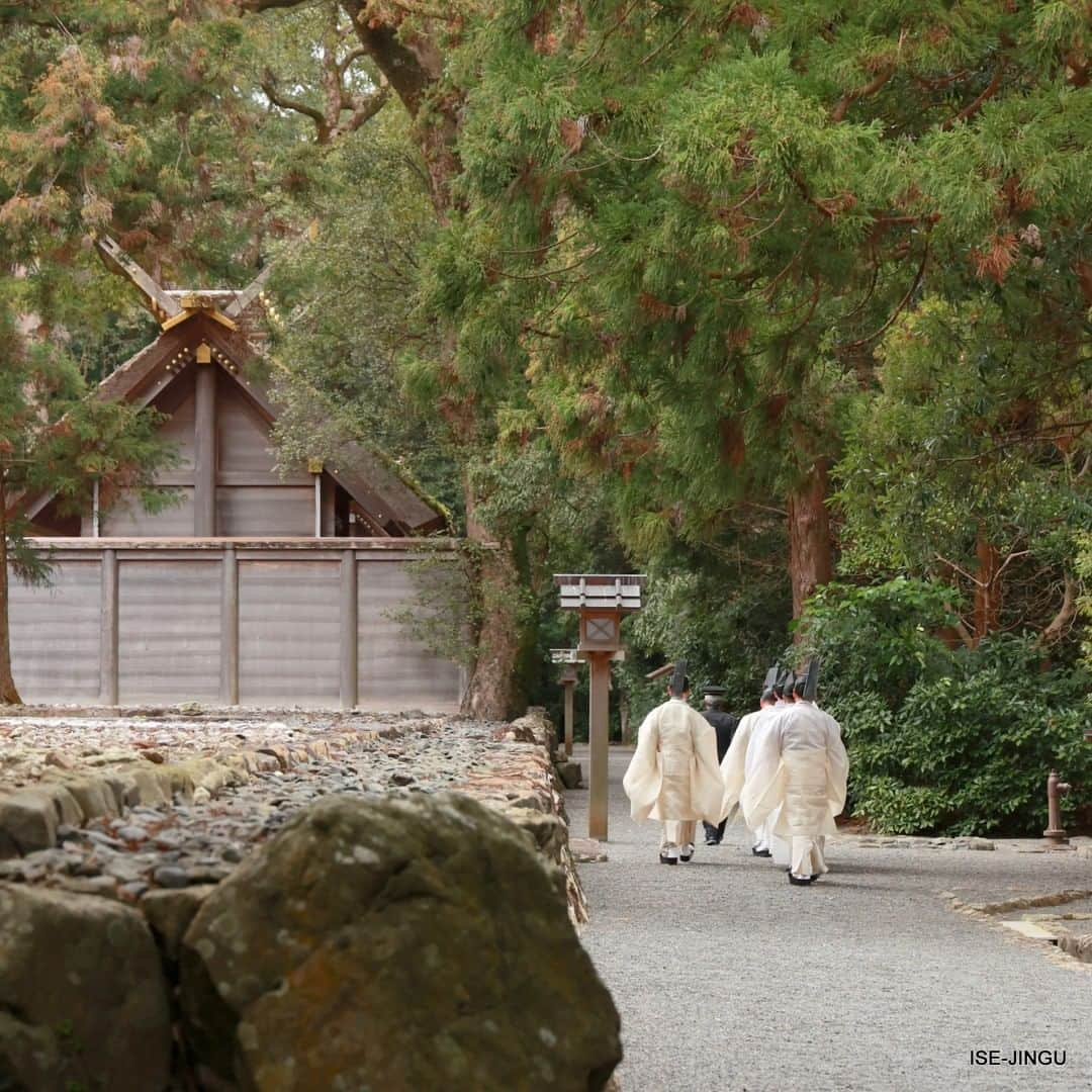 伊勢神宮さんのインスタグラム写真 - (伊勢神宮Instagram)「#伊勢神宮 #神宮 #神社 #心のふるさと #外宮 #日別朝夕大御饌祭 #御饌殿 #参進 #日々 #isejingu #jingu #soul_of_japan #japan #jinja #shinto #geku #ritual #meal #everyday」1月21日 11時00分 - isejingu.official