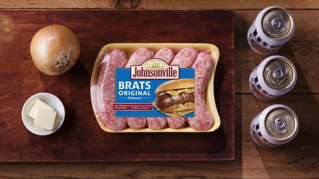 のインスタグラム：「After a long week, we like to unwind with a Brat Crock dinner. If you're like us, double-tap ❤️ and drop a #TGIF in the comments! 📲  What kind of brats are you cooking up this weekend? 🤔🌭 Find this recipe at the link in our bio! 🔗  #johnsonvillesausage #sausage #bratwurst #crockpot #crockpotrecipes」