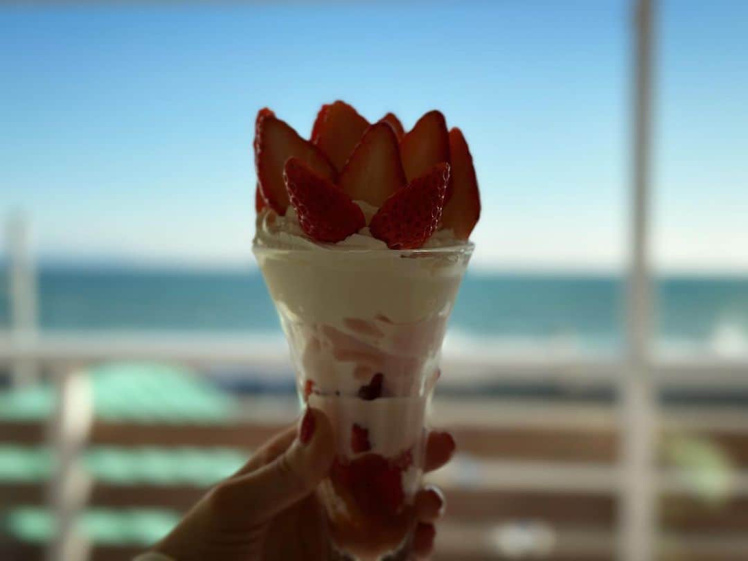 高城亜樹のインスタグラム：「🍓🍨🌊 静岡美味しいもの多すぎて困っちゃう🥰  #静岡生活 #静岡グルメ #早川農園」