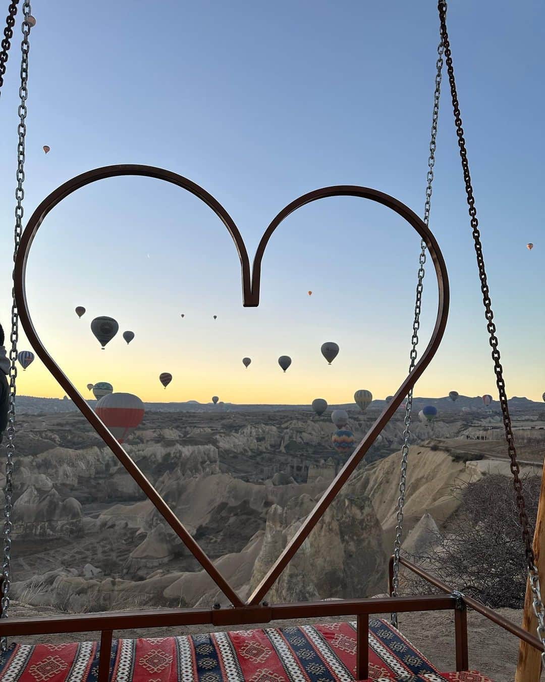 メーガン花子さんのインスタグラム写真 - (メーガン花子Instagram)「カッパドキアの絶景🎈✨  少しずつ旅行の写真もアップします #cappadocia #kapadokya」1月21日 11時22分 - megan.hanako