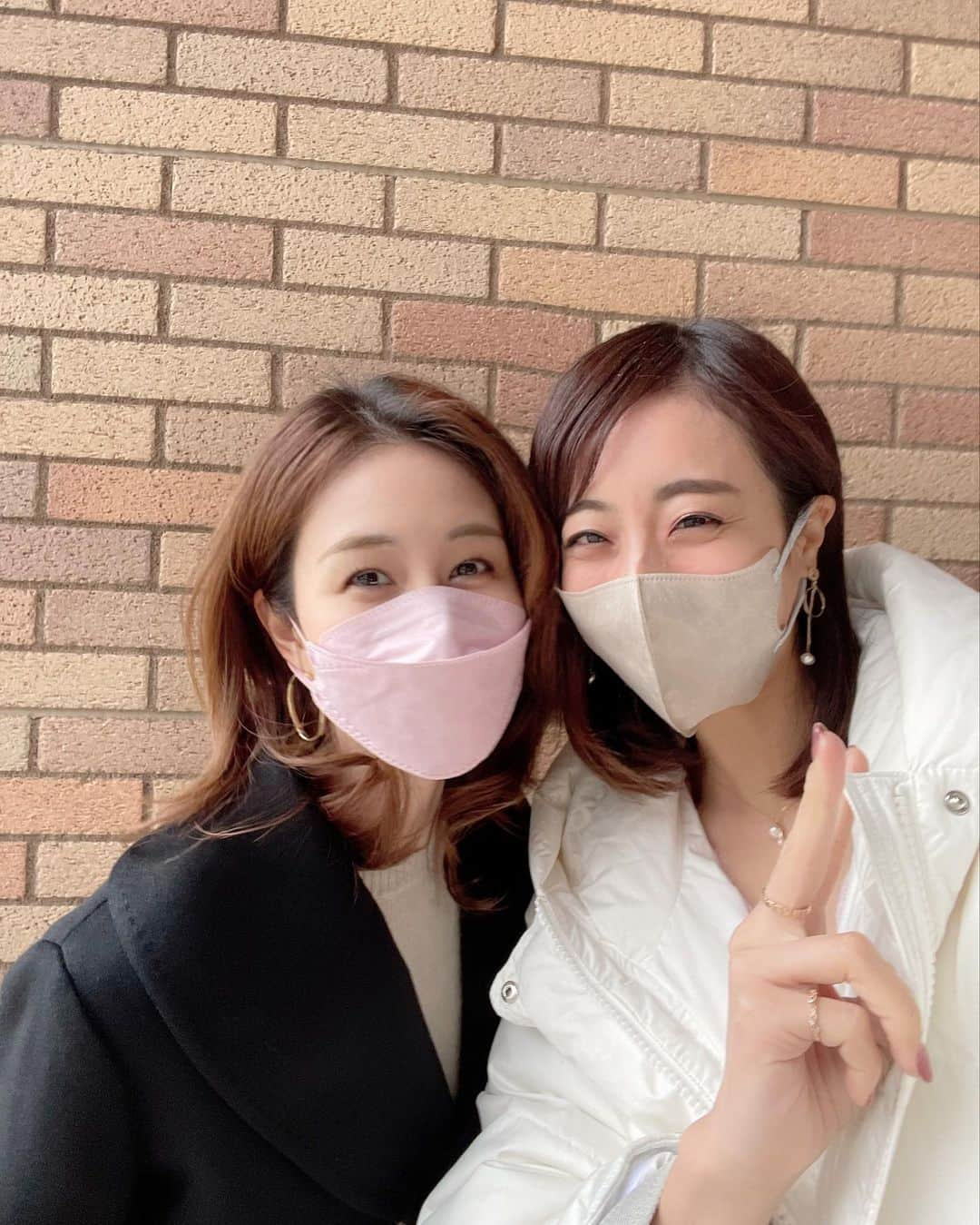 遥羽ららさんのインスタグラム写真 - (遥羽ららInstagram)「.  先日ゆりなさんと🍽☕️  在団中は関わりなかったのですが、 (もちろん、可憐で美しい美花さんは花組の舞台での活躍や廊下ですれ違う時は一方的にみてましたが🥹) まさかのお家が近い事が発覚し❣️ 発覚に至るまでもお互いは連絡先も知らずで… ゆりなさんはあきらさんからのお話で、 私が近くにいる事を知り、 私は愛さんから教えて頂き、 ゆりなさんが近くにいる事をしるという…🥺✨ 周りの優しい皆さんが引き合わせてくれた 感動の初顔合わせでした😆✨笑  初めて話すとは思えないくらい話が盛り上がり、3時間ずっと話してました☺️ (好きなスーパーの話をしたり🤭) 帰りに一緒にスーパーよりました🤭 気さくで優しくて…♡ 新しいお姉さんができたみたいで嬉しい日でした❣️   #美花梨乃  さん #嬉しい出会い♡  #瀬戸かずや  さん #愛月ひかる  さん #ありがとうございました🥺❣️」1月21日 11時24分 - rara_haruha