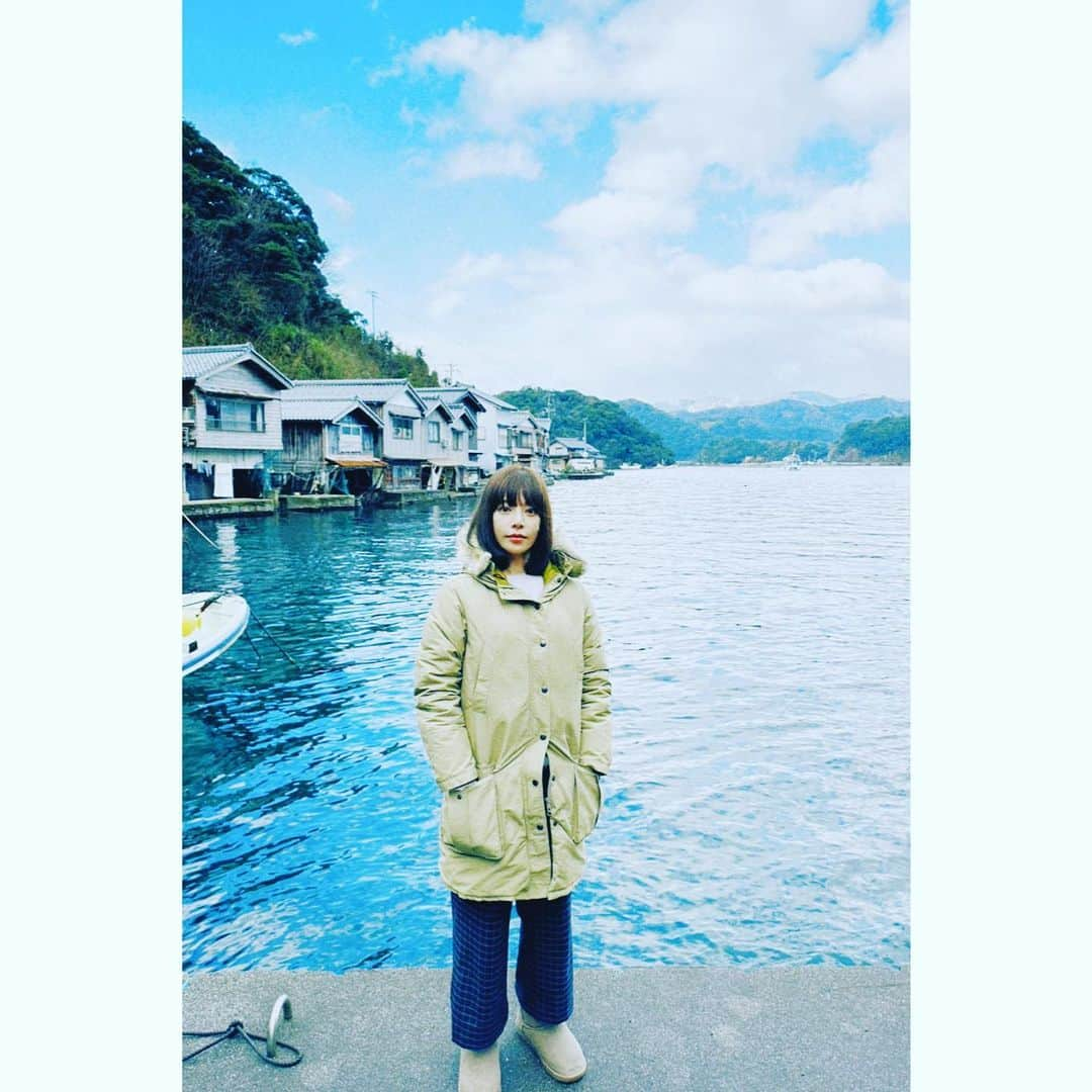 桜井ユキさんのインスタグラム写真 - (桜井ユキInstagram)「皆様こんにちは  3月25日放送『満天のゴール』（NHK BS4K、21時～）に出演させていただきます。  絶賛撮影中で、既に京都伊根の魅力にメロメロになっています  本当に素敵な場所です。  共演者の加藤シゲアキさん、風吹ジュンさん、柄本明さん、他キャスト、スタッフの皆様と  原作、脚本の世界観を大切に丁寧に作品を作りあげていきたいと思います。  伊根は鰤しゃぶ発祥の地らしいですよ  絶品過ぎて寝ても覚めても鰤しゃぶの事で頭がいっぱいです  すきあらば鰤しゃぶを食べているのでそろそろ鰤になるかもしれません  　　　　　　　　　　　　　　　　　　　　桜井」1月21日 12時03分 - yuki.sakurai_official