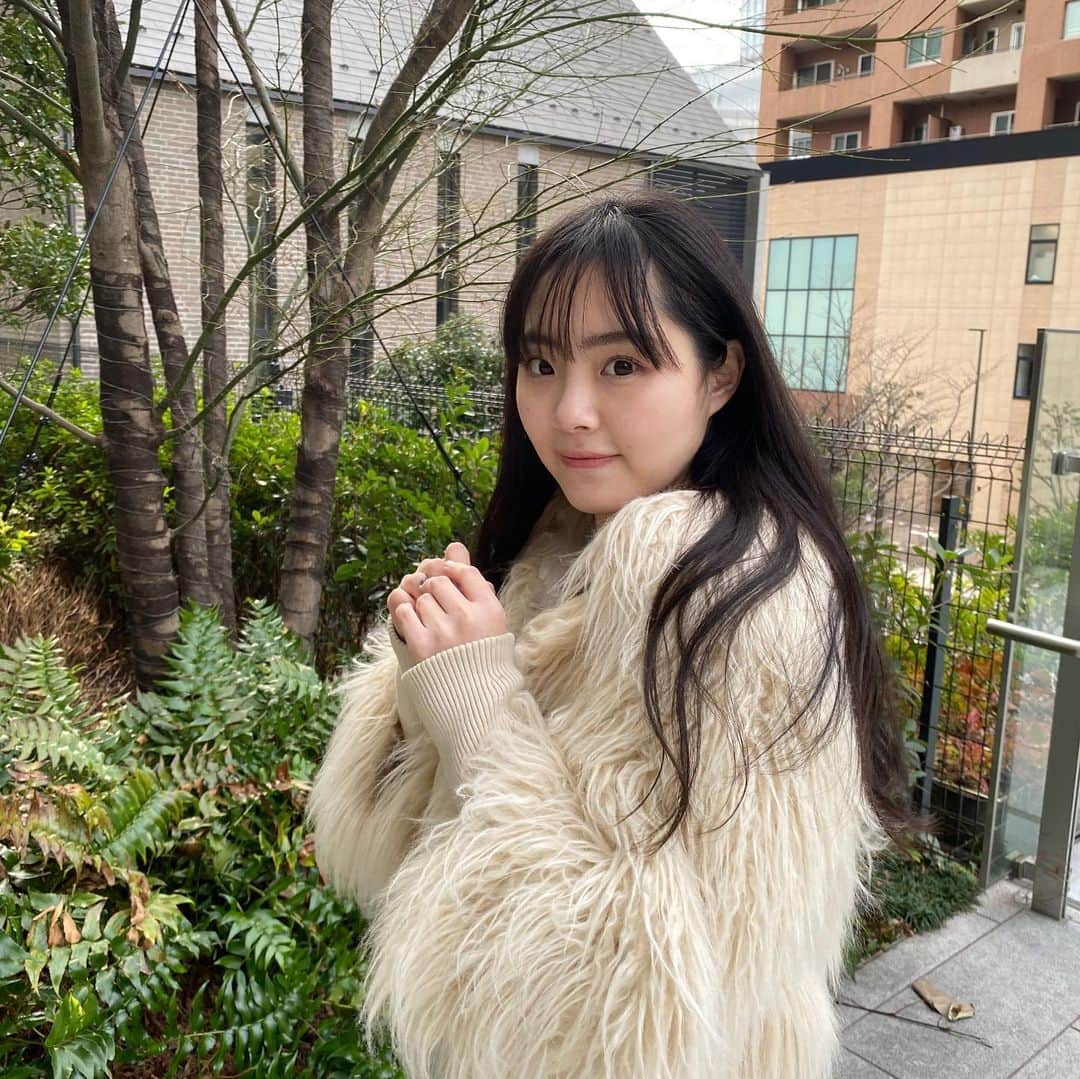 一岡杏奈のインスタグラム：「もこもこ☁️🐑𓈒𓂂𓏸 寒い日が続いてますが、お身体崩されてないですか？？ あったかいお風呂に入ると幸せ感じる今日この頃です🛁*。 今日は風が吹いてるからより寒く感じます🥶🍃  暖かくして出かけてね♡ 良い一日をお過ごしください🍀*゜」