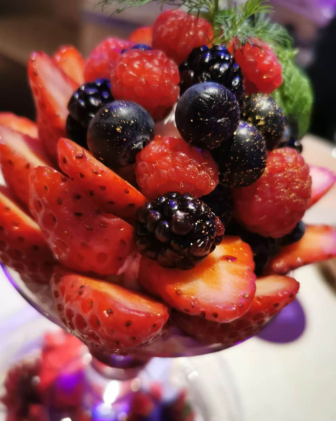 畠山優梨枝さんのインスタグラム写真 - (畠山優梨枝Instagram)「可愛くて美味しいパフェ🍓🍓 いちご大好きなのでるんるん😆♥️ 素敵なオシャレBarお気に入りです✨  #ripe西麻布#ripe#西麻布#パフェ#西麻布パフェ#夜パフェ#パフェ活#いちご#bar#西麻布バー#西麻布bar」1月21日 12時53分 - yurieyurieee