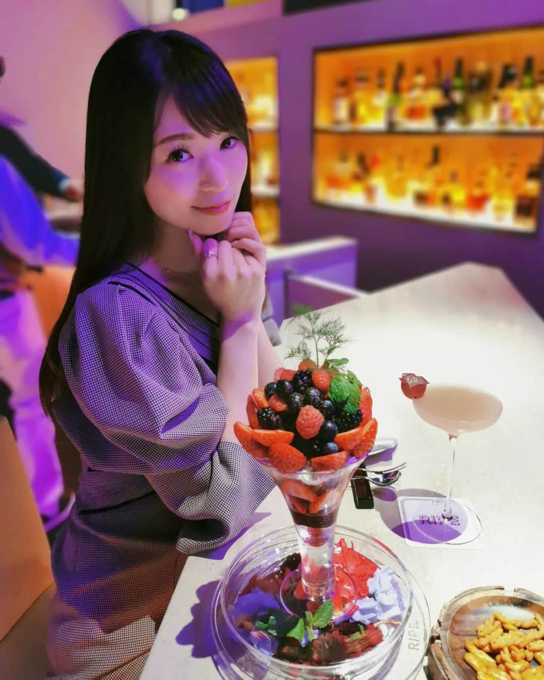 畠山優梨枝のインスタグラム：「可愛くて美味しいパフェ🍓🍓 いちご大好きなのでるんるん😆♥️ 素敵なオシャレBarお気に入りです✨  #ripe西麻布#ripe#西麻布#パフェ#西麻布パフェ#夜パフェ#パフェ活#いちご#bar#西麻布バー#西麻布bar」