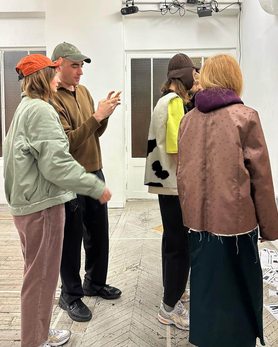 Ryoさんのインスタグラム写真 - (RyoInstagram)「ㅤㅤㅤㅤㅤㅤㅤㅤㅤㅤㅤㅤㅤParis Fashion Week 🇫🇷 パリでは、今まで想像もしていなかった経験ができてすごく充実してます！🫡 本当に刺激が多い、来て良かったです✨  そしてまさかショーに出ることになるとは🤣 人生何があるかわかりませんね〜笑 初めは冗談だと思ってました笑笑  恐らく最低身長じゃないかな笑 もうさっそく周りにはいじられてますし笑  でもカミエルチームは、アットホームでみんな優しいかった〜🥺 更に好きになりました！😭❤️  23AWもカミエルらしい遊び心詰まったクリエイション、 楽しみにしててください🙌  そしてこんな僕をショーに招いてくれてありがとう！🤝  @camielfortgens  Autumn / Winter 2023 Collection Runway Show ㅤㅤㅤㅤㅤㅤㅤㅤㅤㅤㅤㅤㅤ #camielfortgens #23aw」1月21日 16時06分 - ryo__takashima