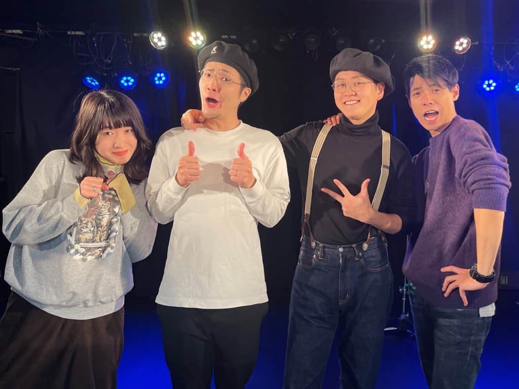 Jぺい（ウルトラ寿司ふぁいやー）のインスタグラム：「弾き語りイベント第二弾。  此度もまた緊張がお客様に伝わってしまったようです。笑  でも前回より少しステップアップ。  共演者、お客様に暖かく見守られながら伸びていく腕と髪の毛です。  感謝。」