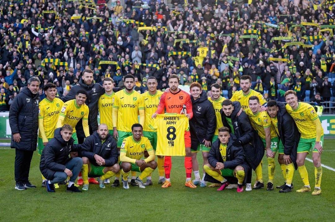 ティム・クルルのインスタグラム：「Amazing tribute to the amazing Amber.. well done everyone involved 🕊️👏🏻..  2 wins on the bounce and making massive steps in the right direction.. 🔰#ncfc」