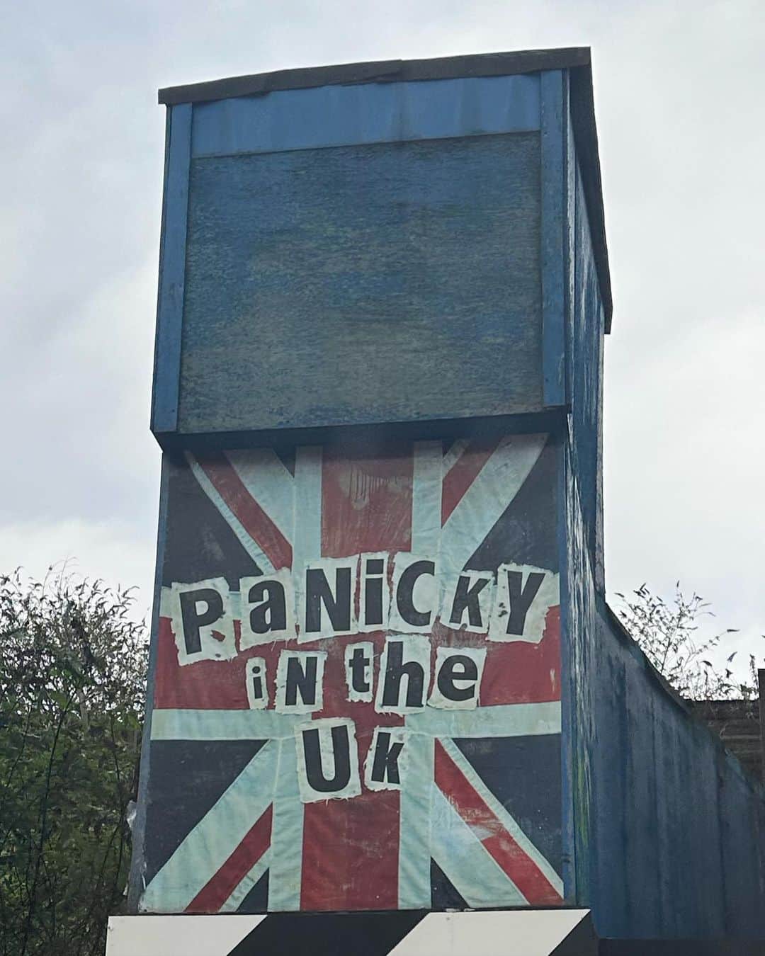 ミシェル・ブランチさんのインスタグラム写真 - (ミシェル・ブランチInstagram)「Panicky in the U.K.」1月22日 3時17分 - michellebranch