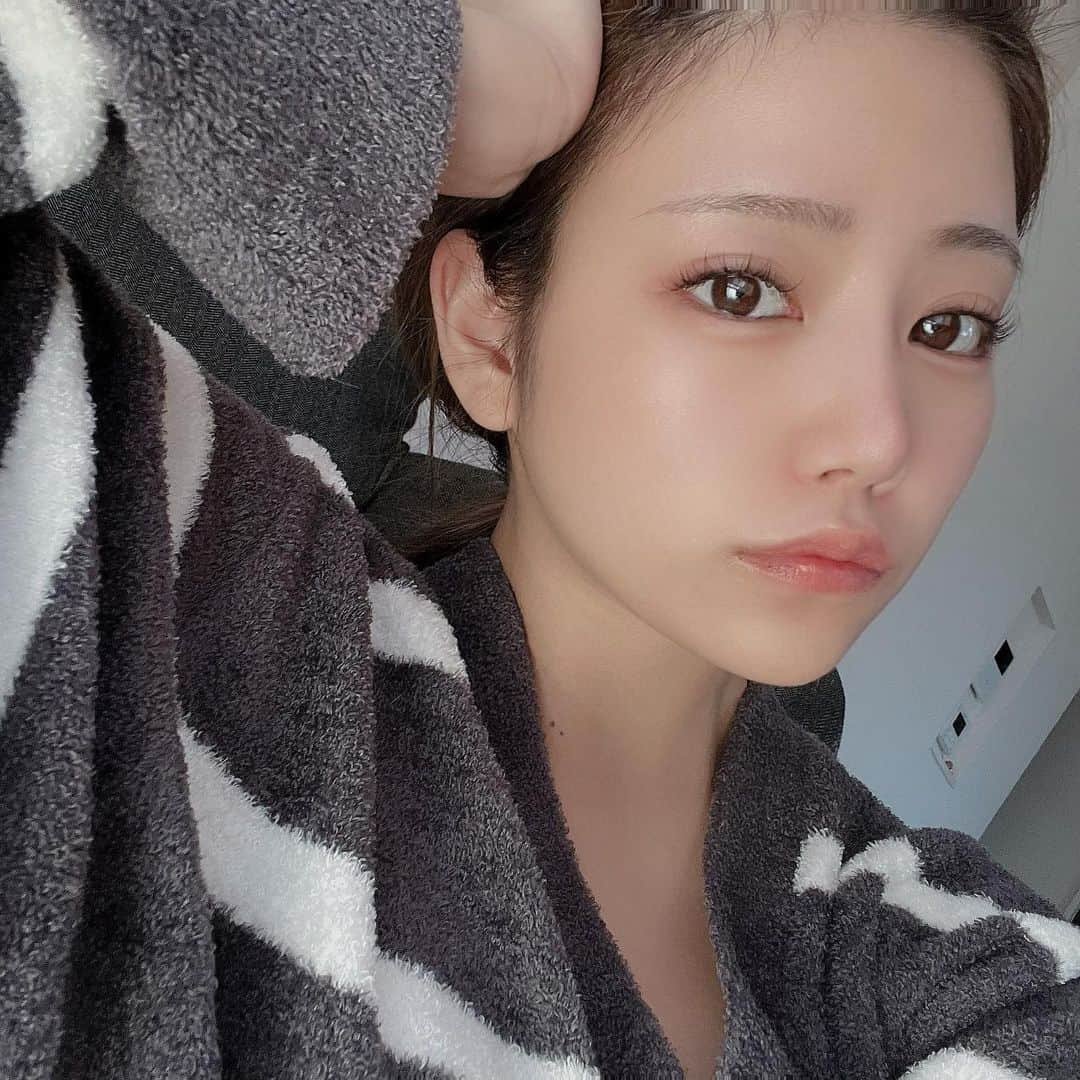 濱野吹雪さんのインスタグラム写真 - (濱野吹雪Instagram)「ノーメイクでグダグダした日  肌の調子良◎  ・・  #selfie #スキンケア」1月21日 18時30分 - miss_oor631207