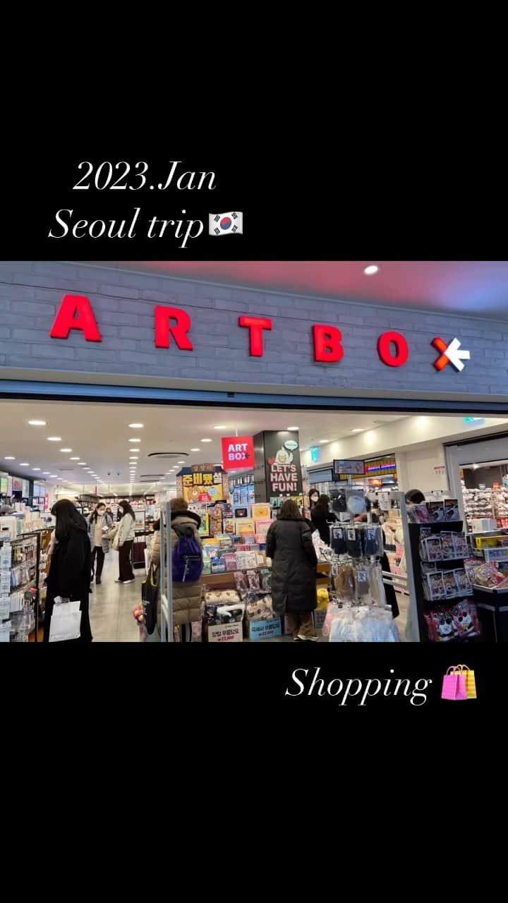 丹羽麻由美のインスタグラム：「2023.Jan Seoul trip🇰🇷 お買い物散策編🛍️  #서울 #서울여행  #seoul #korea #seoultrip  #쇼핑 ##shopping #windowshopping  #ソウル旅行 #ソウル散策 #韓国旅行  #쇼핑스타그램」