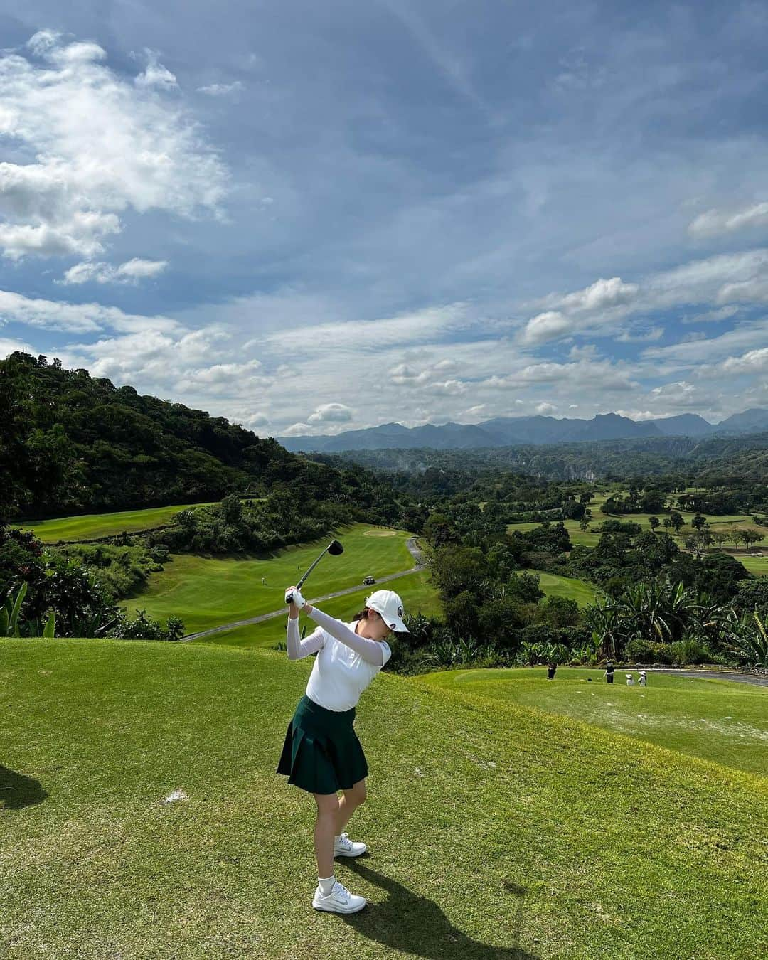 オ・ヨンギョン のインスタグラム：「골프치기 딱 조은날⛳️ 행복한 설 보내세요💕」