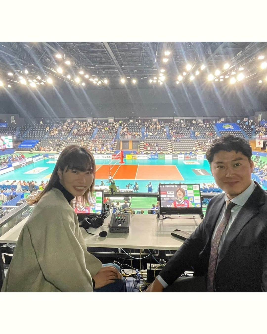 新鍋理沙のインスタグラム：「. Vリーグ福岡大会🏐 埼玉上尾メディックス - 久光スプリングス の試合の解説をさせていただきました🗣️ 実況は今年も松尾さん🙌 #マツコ セット間の捕食が独特でした😂🍮 ありがとうございました〜🤝  #Vリーグ #埼玉上尾メディックス #久光スプリングス」