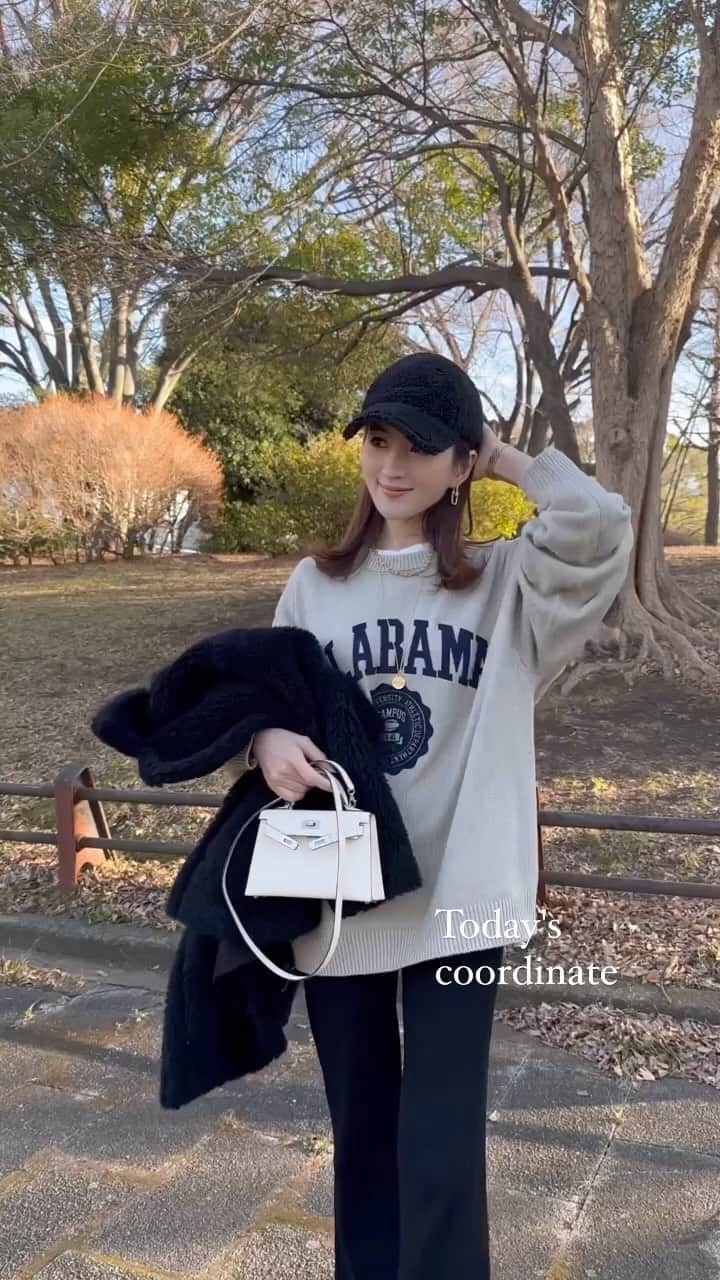 星玲奈のインスタグラム：「お天気のいい土曜日☀️ でも風が寒かった〜🥹来週からの冷え込みもすごいみたいですね☃️ 寒い時には、オーバーサイズのお洋服の下に とにかく着込む☃️ 今日もこの下にロンT、ヒートテック、ニットパンツの下にタイツを着込んでました🧶車だと汗かく笑 トップスは、 @classicalelf_official ×JAVAコラボの カレッジロゴニット🧶（私はベージュのMサイズ着用） カレッジプリントのものって、スエット素材だとすごくカジュアルになるけど、ニットだと一気に大人も着やすくなる❤️ ・ #クラシカルエルフ #classicalelf #エルフコーデ #タイアップ #java #ジャバ #uniqlo #gu #zara #ユニクロ #ジーユー #ザラ #zozo #zozotown #zozo購入品 #zozotown購入品 #ロゴニット #プルオーバー #メンズライク#ワンマイルウェア #スポーツカジュアル #冬服 #冬コーデ #冬服コーデ #大人コーデ #大人カジュアル #プチプラ #プチプラコーデ」