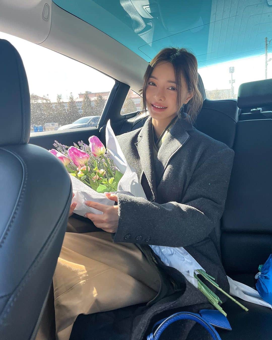 キム・ボラムのインスタグラム：「어머님 뵈러 💕」