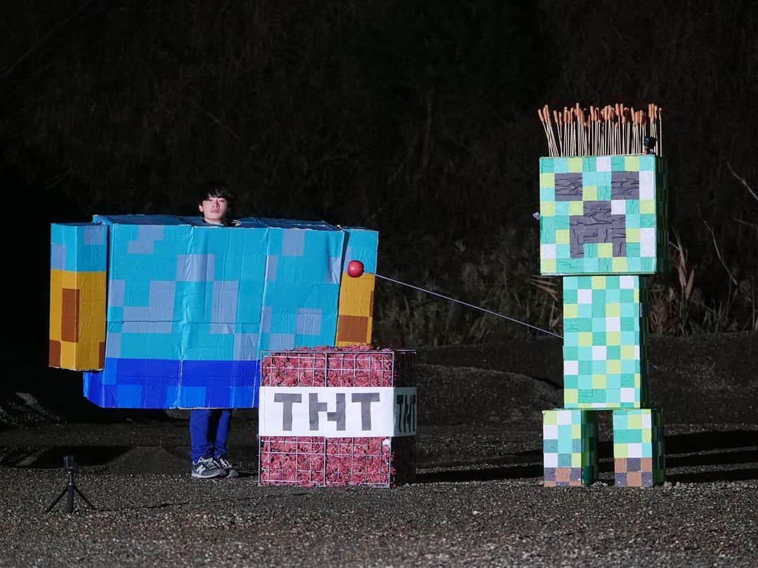 すしらーめん《りく》のインスタグラム：「Minecraft実写化の記念撮影 #鬼の肩幅 #オフショット  #マインクラフト  #minecraft」