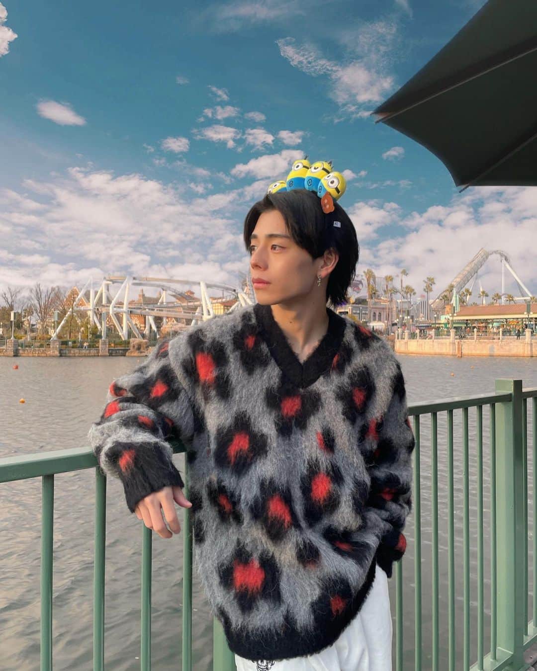 しょーきのインスタグラム：「ユニバーサルスタジオジャパン🌍  どれだけ通っても感動する世界観✨ 素晴らしいね🔥🔥  みんなはユニバ行ったら最初に何乗る？コメントで教えて「前も聞いたかもww」  @younger__song のパンツ履きやすいしどんなトップスにも合うからほんまにオススメ！！  @___s___y___u___  @ten__sei   #ファッション#メンズファッション #メンズコーデ #メンズライク #おすすめコーデ #センターパート #古着コーデ #古着 #ストリートファッション #ストリートコーデ #お洒落」