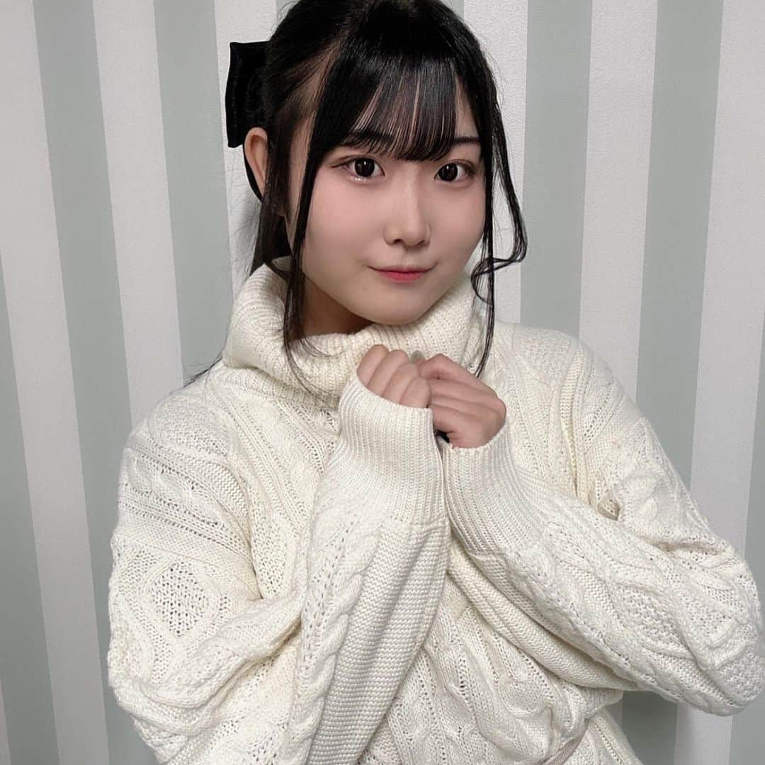 のインスタグラム：「‪‪❤︎‬  ポニーテールに大きいリボン可愛いよね...🫶🏻🫶🏻  #名古屋 #大須 #アイドル #idol #fjk #jk  #jkブランド #jkの素敵な思い出 #女子高生 #高校生女子 #おーえすけー #likeforlikes  #likeforfollow  #like4likes  #like #followforfollowback  #follow  #follow4followback  #いいね返し #コメント返し #白ニット #ワンピース #ポニーテール #黒リボン #りぼんばれ」
