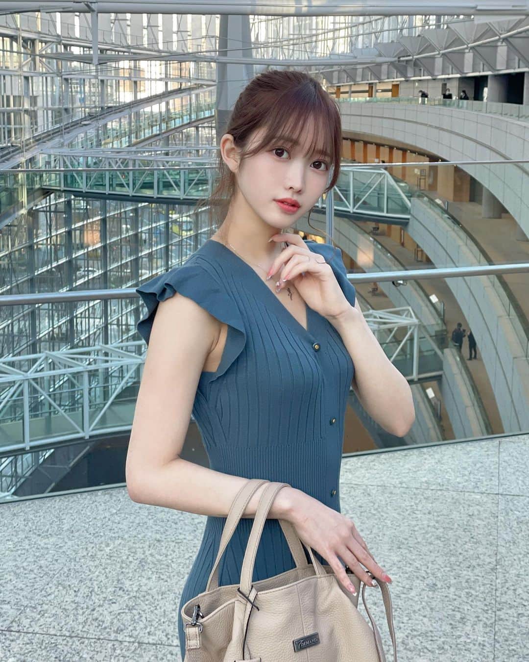 稲田汐莉のインスタグラム：「冬でもノースリーブ🤣 昨日エステ行ったから肌がいつもより白い🫶 @haab_dream のイラストリアスってメニューで良すぎて親にもLINEした🥹」