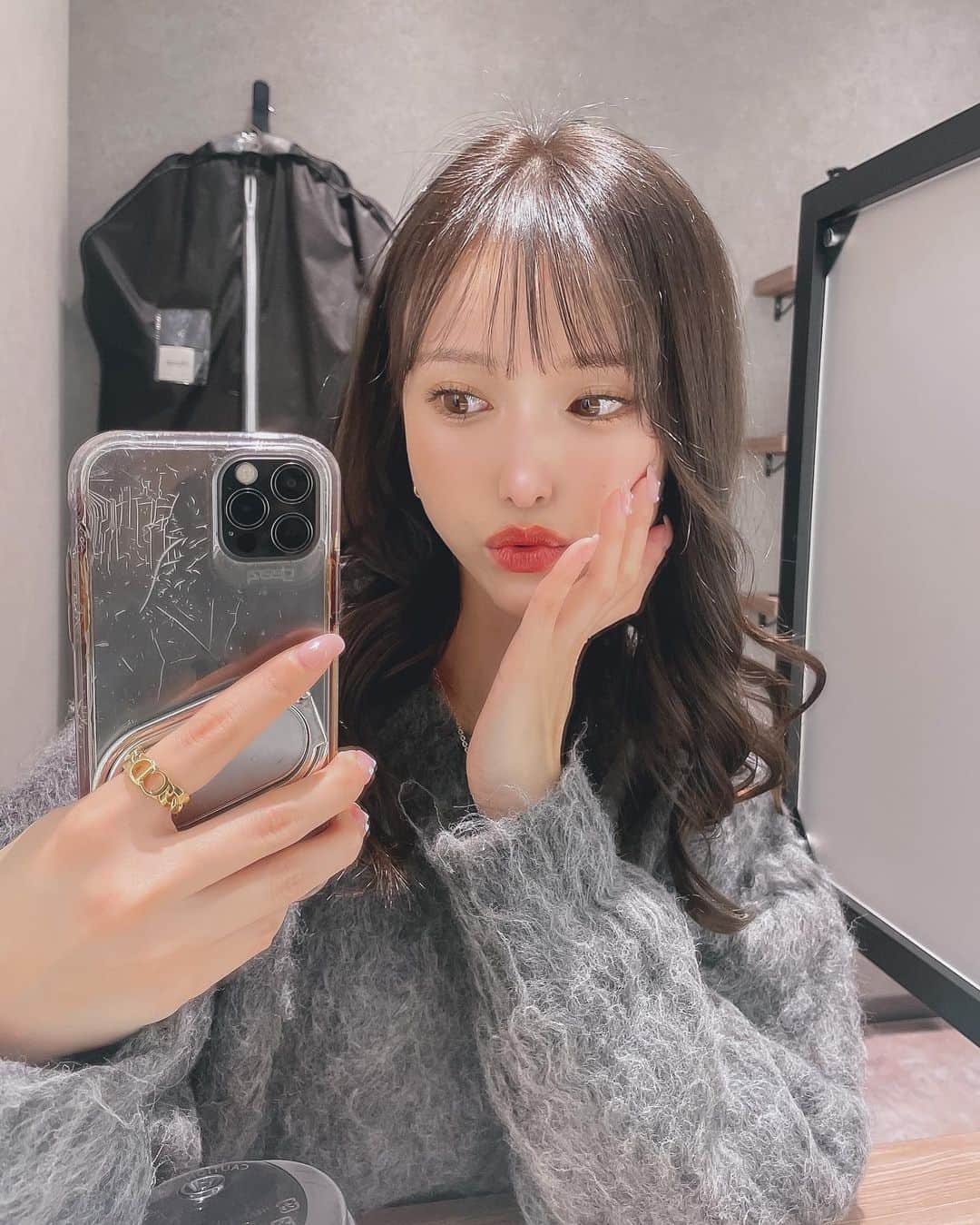 引地裕美のインスタグラム：「久しぶりの @mood_eyebrow 🤎  眉毛綺麗にしてもらってきたよ🫶🏻 骨の形を見て書き方を教えてくれるのでいつも助かってる💕  担当はスミレ🌼 @5mree_mood  いつもお任せでいい感じにしてくれるから もう自分で整えるのは無理だと思ってる🕊‎‎‎♡٭*‎  #アイブロウサロン  #UMine #japan #옷스타그램 #데일리룩 #코디스타그램 #每日穿搭 #일본 #얼스타그램 #照片 #粉我 #japanesegirl」