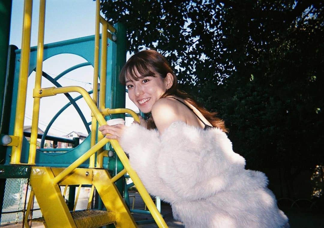宮原華音さんのインスタグラム写真 - (宮原華音Instagram)「この歳になっても 楽しそうな遊具あると ワクワクしちゃう。 あ、ちゃんと誰もいない時に ちょろっと遊ばせてもらってます🙇‍♀️  📸　@ryoga.yamada   #フィルムカメラ #写るんです #写るんですで撮影 #film #filmphotography #filmcamera #公園 #公園デート」1月21日 21時02分 - miyahara_kanon