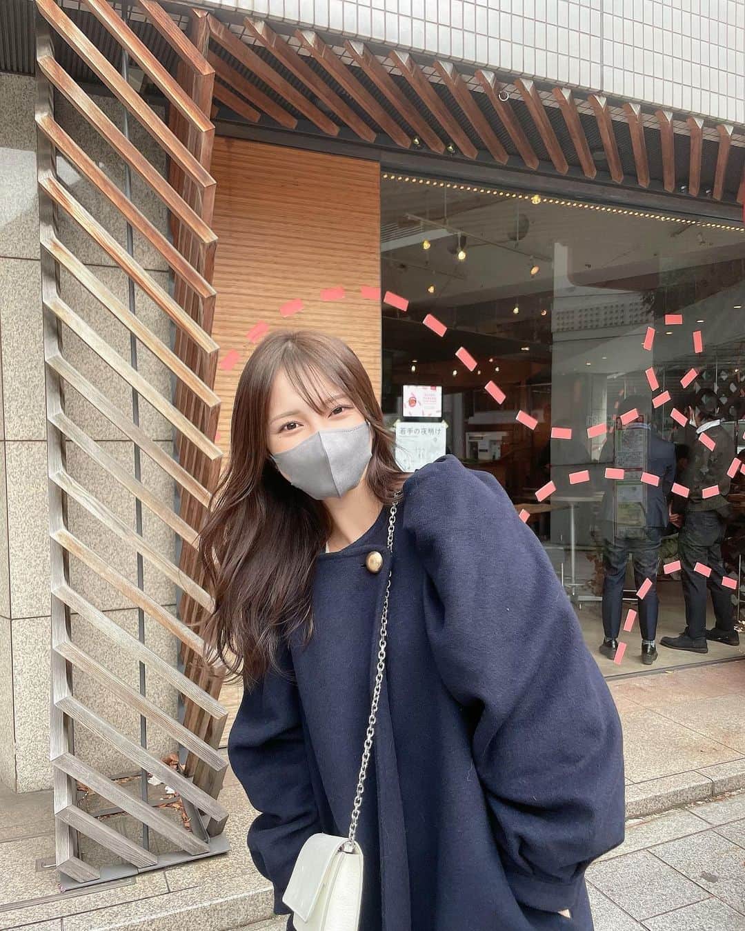 森みはるのインスタグラム：「髪染めてもらった日🐇 カラーしてまたカットしてもらいました❄️  まつ毛と眉もメンテナンスしてもらってメイクらくちん🫶🏻」