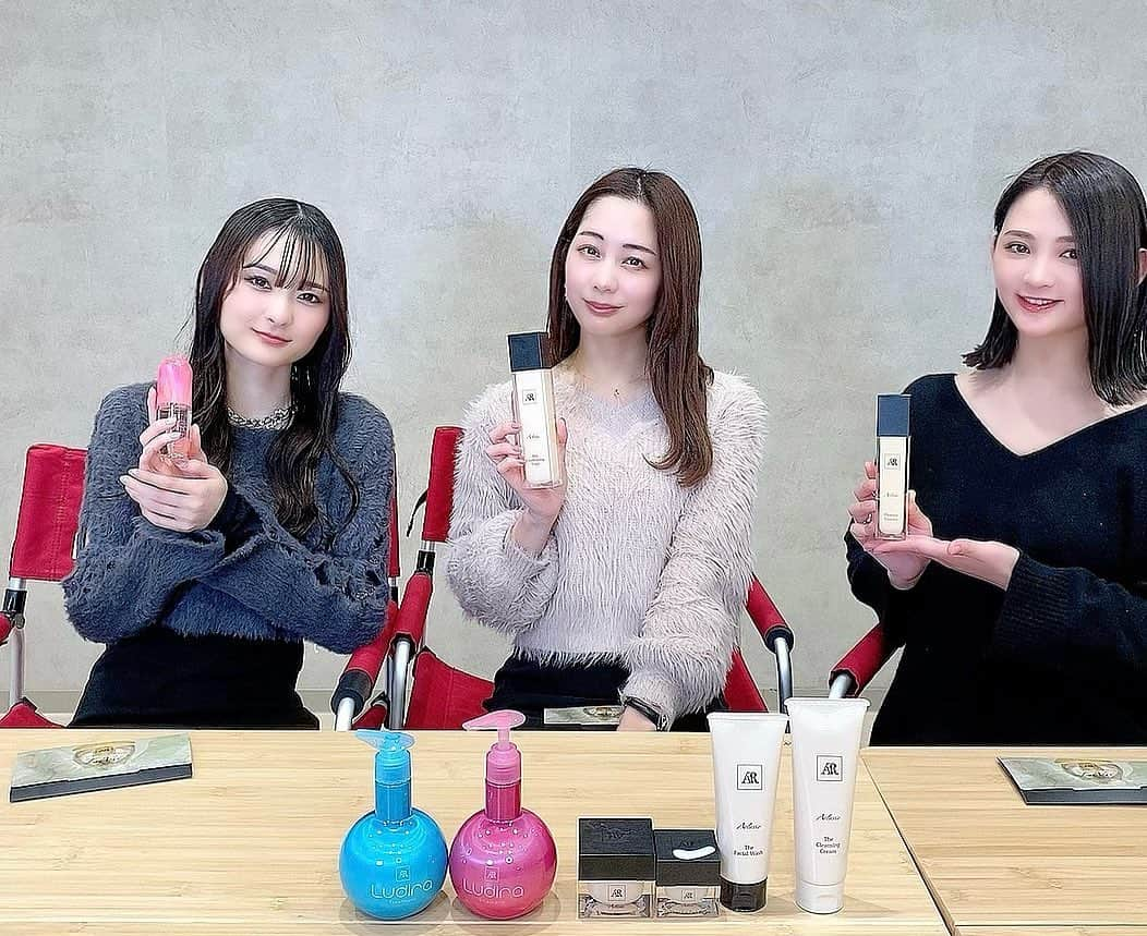 鈴木咲のインスタグラム：「AR cosmetics TOKYO 「Arlavie 」一日店長してきました🌷  https://brand.arcosmetics.jp/  有楽町マルイポップアップイベント次は1/29 に店頭にいるので是非遊びに来て下さいね☺️  #マルイ #有楽町マルイ #コスメ #化粧水 #美容液 #アイパック #popup」