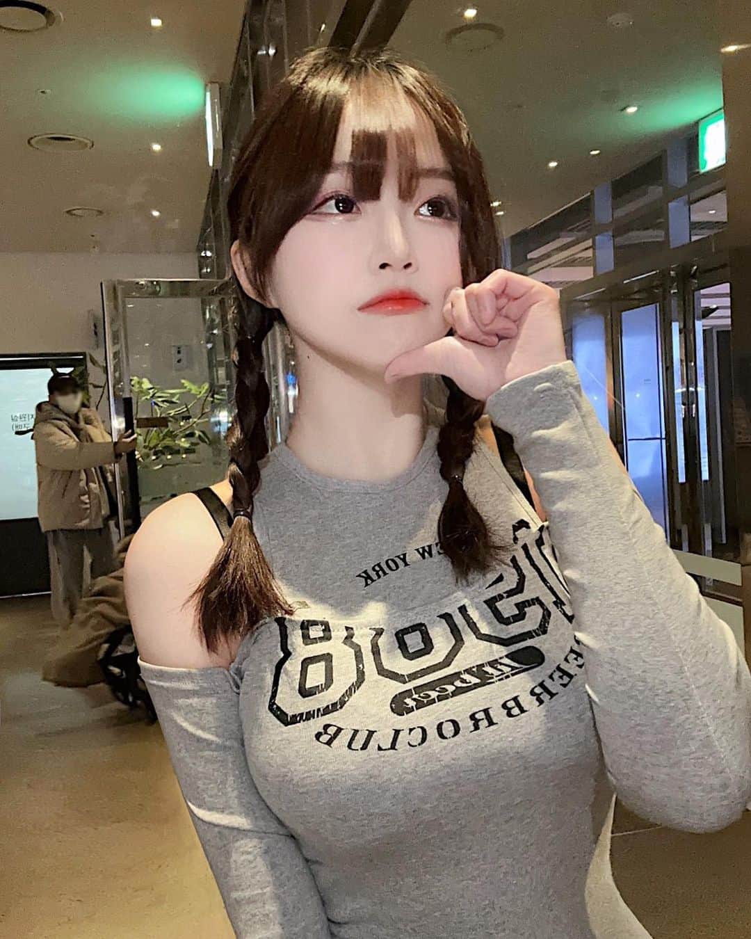 ココのインスタグラム：「땋은 머리 어때? 😉 ❤️ How do you like my pigtails?」