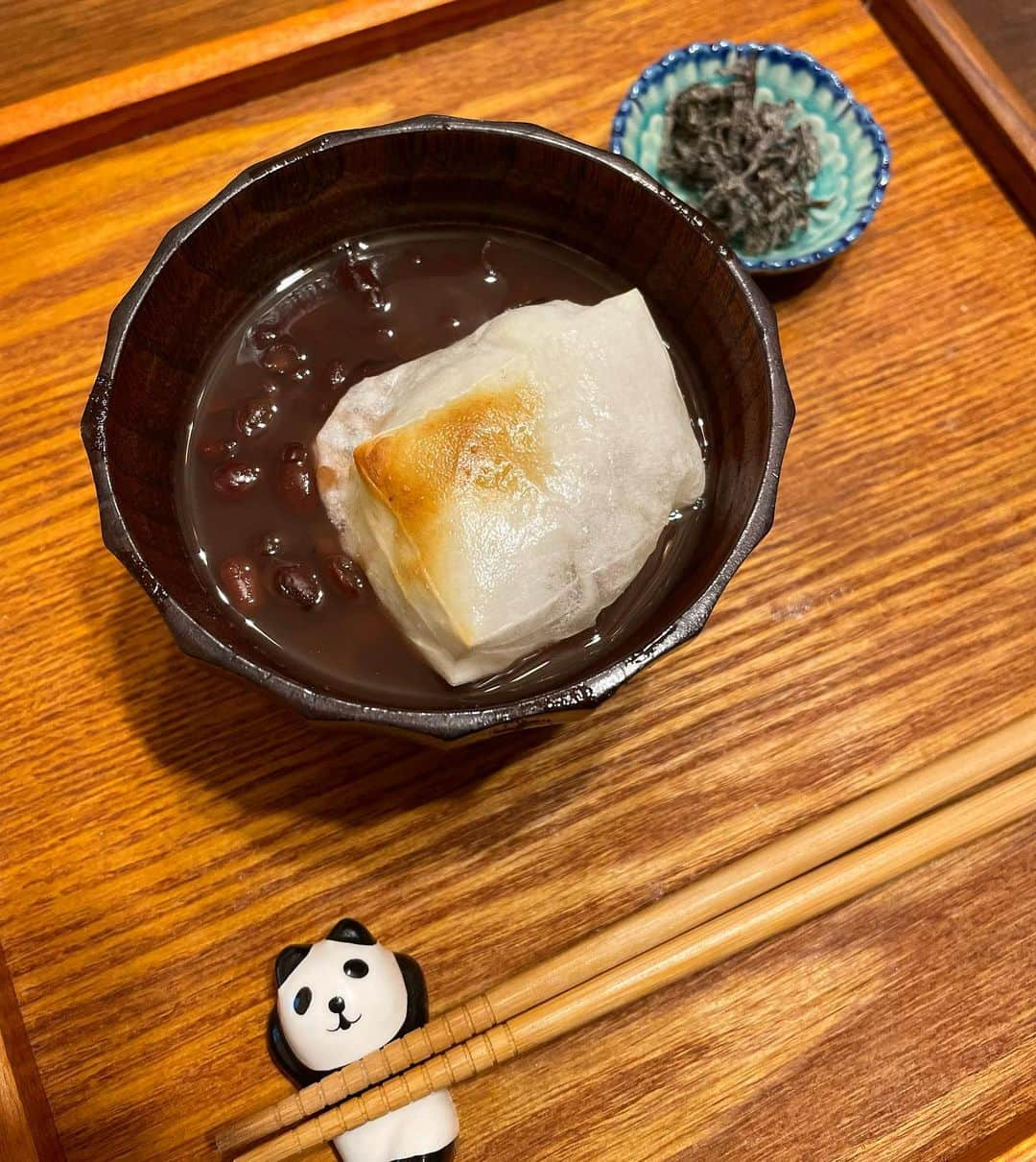 川島カヨさんのインスタグラム写真 - (川島カヨInstagram)「寒いので、おぜんざい食べる。 塩昆布あればエンドレスで食べられる←危険  そうや、大寒ですよね。 そら、さむおすなぁ。  #きょうのごはん #適当ごはん #おうちごはん #おうちごはんlover #ゆるめし #japaneasefood #クッキングラム #ひとりごはん #食卓日記 #献立 #家庭料理 #homecook #Homemadefood #日本食 #Japanesefood #ひとり定食 #お盆でごはん  #ぜんざい #おぜんざい #zenzai #餅 ＃もち #sidedish」1月21日 22時47分 - pandakayo