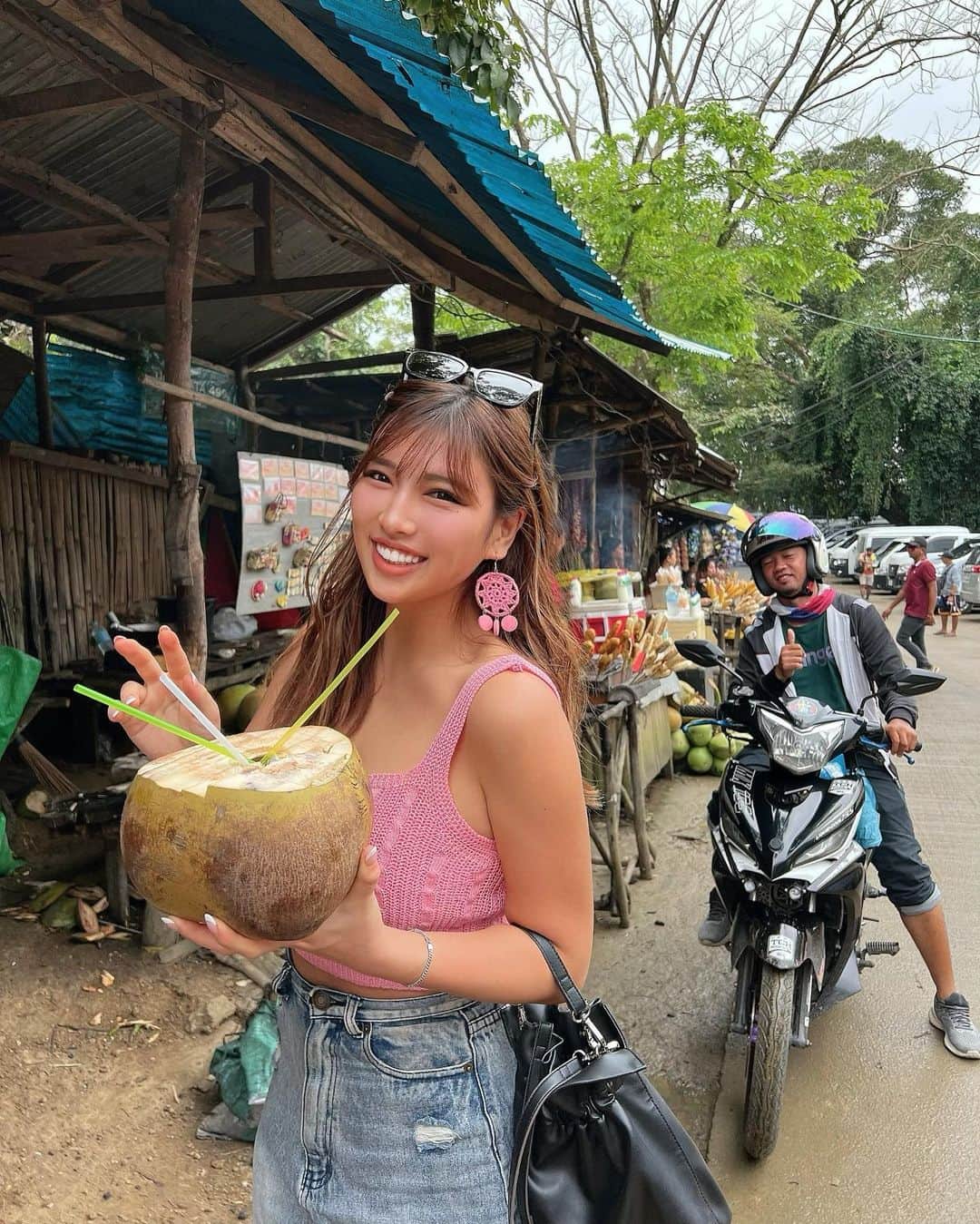  りさぶーのインスタグラム：「みんな陽気で楽しい〜😂(バイクのお兄さんw)  #cebu #Philippine #me #summer #nature」