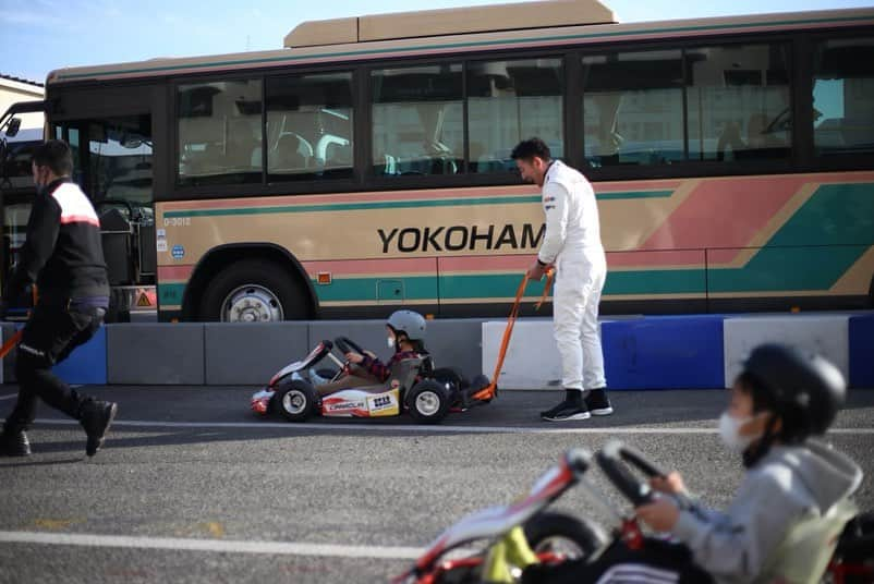 武藤英紀さんのインスタグラム写真 - (武藤英紀Instagram)「今回、武藤英紀Driving Experienceの想いを伝えたところ、横浜市交通局さんがイベントの全面協力をして下さる事になりました。 未来ある子供達に少しでも力を与える事ができたらイベントは成功です！ そういう意味では今回は大成功だったと思います。今後とも続けていくべき活動だと思うので更に力を付けて頑張っていきます！  #dejimo #伊藤住設 #hondacars神奈川東 #荷役振興 #横浜市交通局 #bearracing #yokohamagoodfactory #hondaranddchallenge  #elfjapan #striderjapan」1月21日 22時54分 - hide_muto106