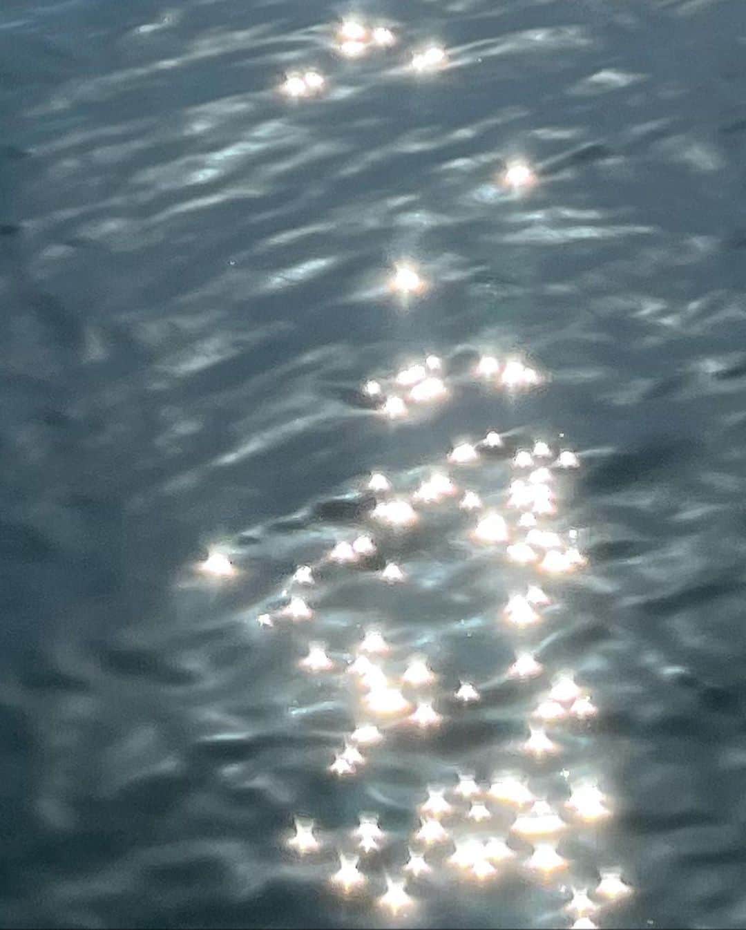 ヒデトレさんのインスタグラム写真 - (ヒデトレInstagram)「昼間の海で星がみれるんだよ🤩 ✨⭐⭐︎️🌟💫✴️  地球とつながろう🌏🤝💓  #ひでの部 @hideno.bu  #ヒデトレ @hidetore」1月21日 23時11分 - hidetore