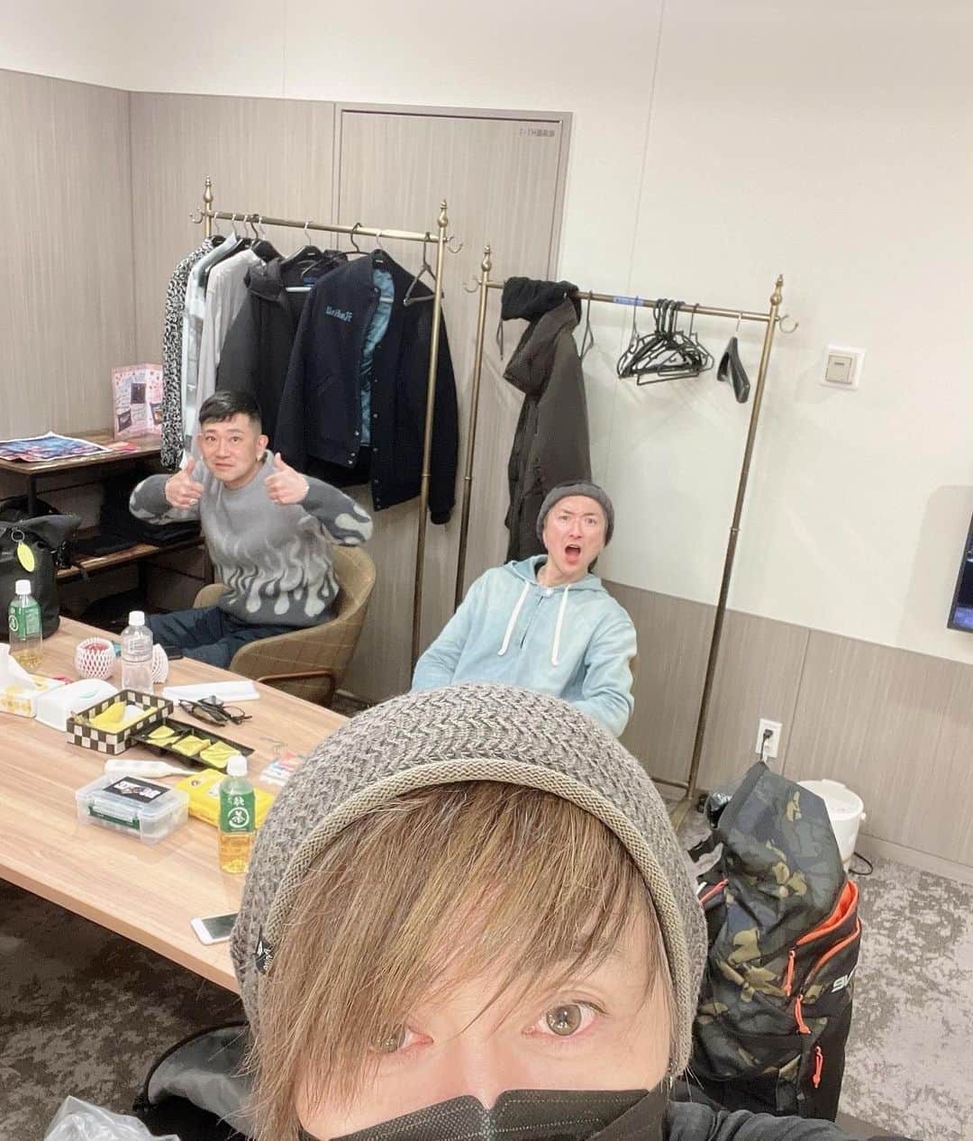 K.A.Zのインスタグラム：「OBLIVION DUST ツアー最終日 ZEPP Haneda 無事ツアーを終える事が出来ました！ 皆んなの応援のおかげで素敵なツアーになりました！とても感謝してます♫ ありがとう♫ 2023年もよろしくお願いします」