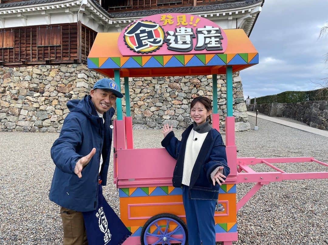 のインスタグラム：「. 明日1月22日（日）12:29〜 テレビ大阪「発見！食遺産」に出演します✨ 今回は福知山でロケでした😍 関西にお住まいの皆さま ぜひ！ご覧くださーい！  アウター　 @selectshop.dosdiosas  ニット　 #shemoshelly  パンツ　 @verofonna  スタイリスト chie oshitani @stylist_franc」