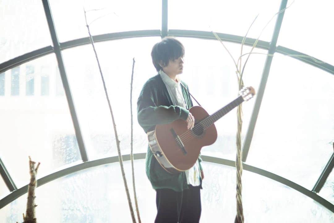 上野大樹のインスタグラム：「#情報解禁   2023年春   avex cutting edge よりリリースの 1st Major ALBUM タイトルは  『新緑』に決定！  それに伴い上野大樹の新ビジュアルも解禁。いよいよ始動し始めます。  #新緑 #上野大樹」