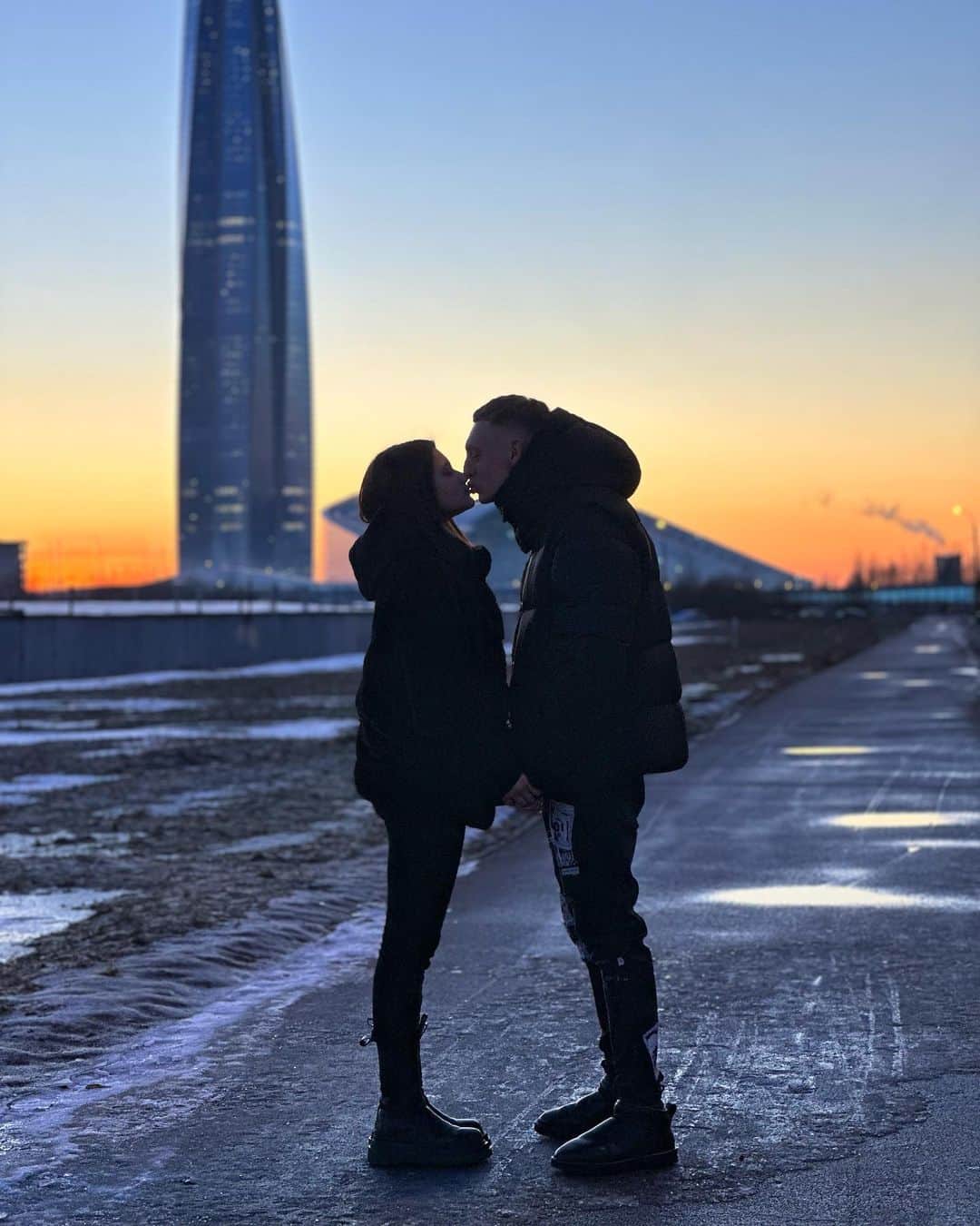 ソフィア・サモドゥロワのインスタグラム：「Just the two of us☀️🧡」