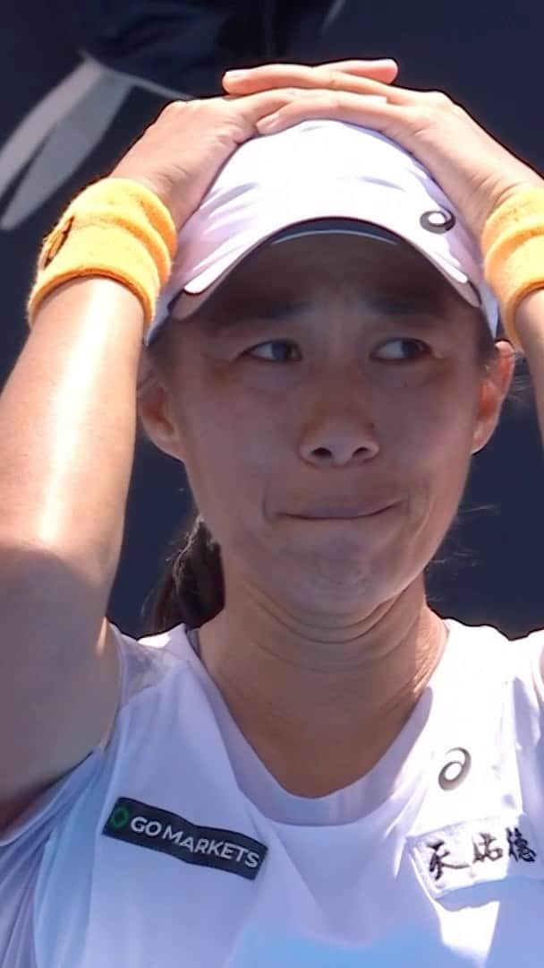 ジャン・シューアイのインスタグラム：「A heartwarming moment as @zhangshuai121 realises that the fans were singing happy birthday to her after her third round win ❤️🥳」