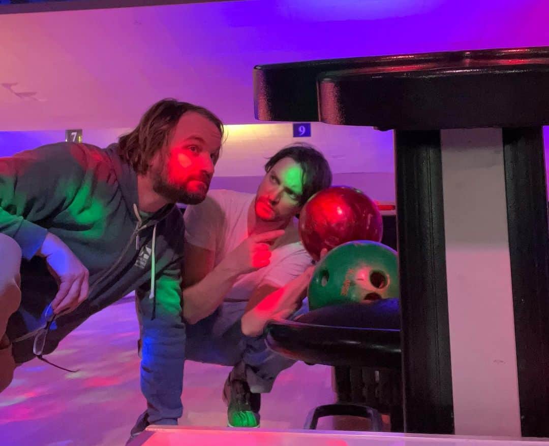 リチャード・ハーモンのインスタグラム：「Your pleas have been heard and they have been granted! Freeform in all of their ultimate wisdom has brought us back in a new time slot! Friday 11am mountain time.   Duster and the Mooch return in a caper for the ages: Gutter Balls and Curtain Calls #dusterandthemooch」