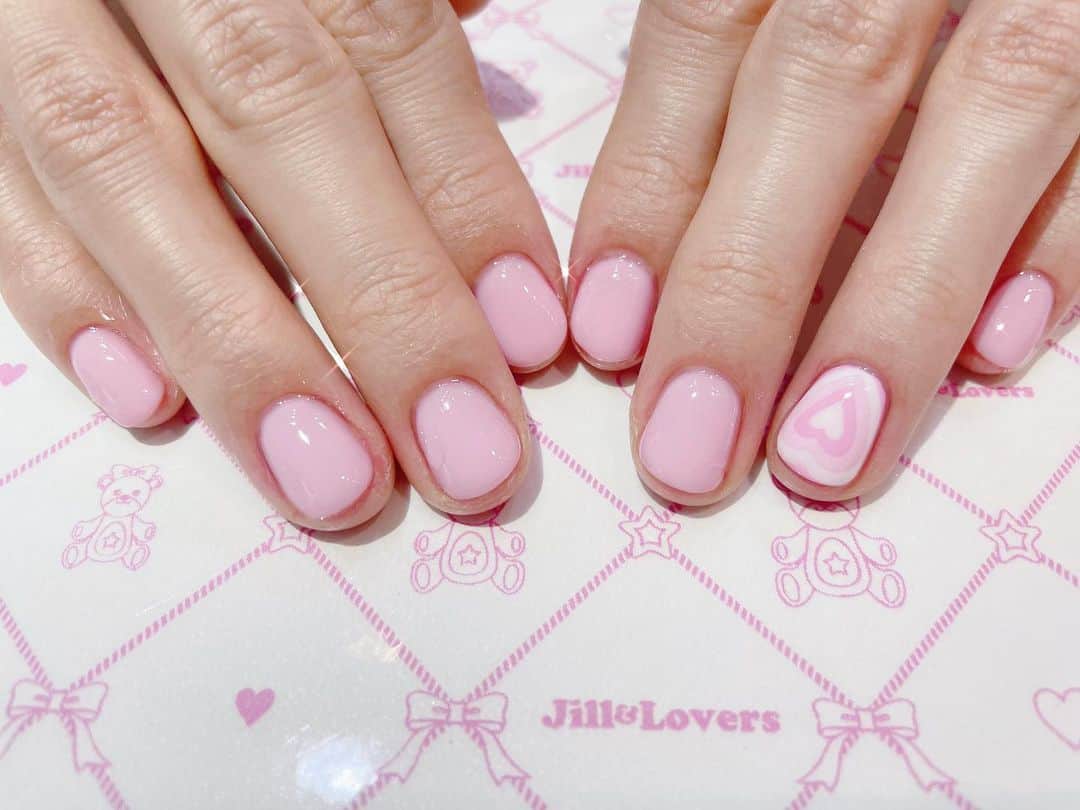 Jill&Loversのインスタグラム：「💖  #jillandlovers #nail #nailart #paragel #gelneil#gel #ネイル #ネイルアート #スカルプ#ハート#バレンタイン#valentine」