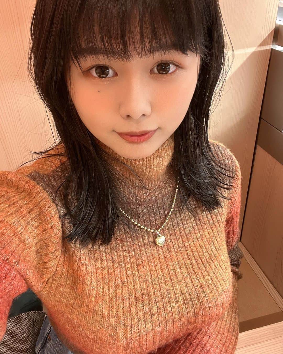 蒼山みことのインスタグラム：「髪切りました✂️  ♡  ♡  ♡  #newpost  #Japanese #japanesegirl  #gravure  #グラビアアイドル #グラビア #インスタグラビア #グラドル #グラドル自画撮り部 #いいね #instaphoto #instagood #follow #followme」