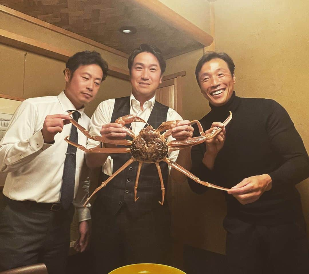 鈴木尚広さんのインスタグラム写真 - (鈴木尚広Instagram)「... 金曜日、亀井.山口両コーチと食事に行ってきました🥢  話は尽きることがなく、、、 気付けば５時間の会食（笑）  楽しさよりも充実感が込み上げてきました。  また、行きましょう🤩  皆様、良い週末を  #亀井義行 #山口鉄也」1月22日 10時06分 - suzukitakahiro12