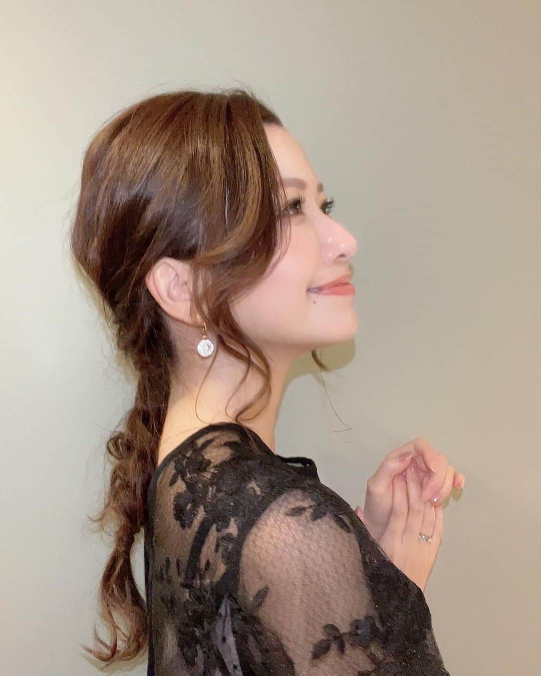 酒井桃子のインスタグラム：「. 昨日は楽しかった☺️💗 その前に @komei1202 さんに カットとカラーをお願いしました🫶🏻 アレンジしやすいように前髪も 少し切ってもらいました🫠 いつもありがとうございます🤍 #hair#newhair」