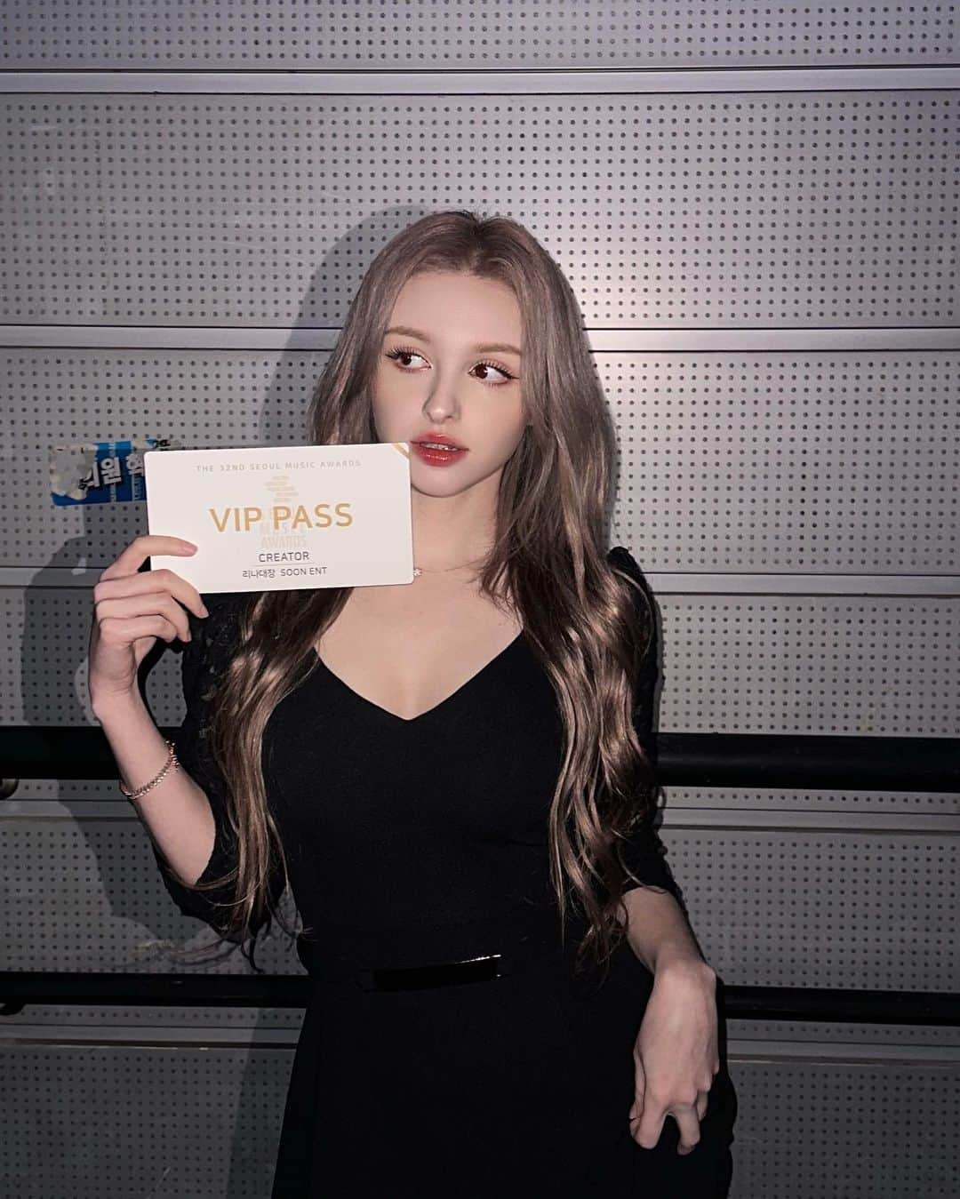 Elina 엘리나 (エリナ) さんのインスタグラム写真 - (Elina 엘리나 (エリナ) Instagram)「Thank you for inviting me #seoulmusicawards🤍 서울가요대상에 글로벌 앰베서더로 초대해주셔서 감사합니다 :)   #서울가요대상 #서가대」1月22日 20時42分 - elina_4_22