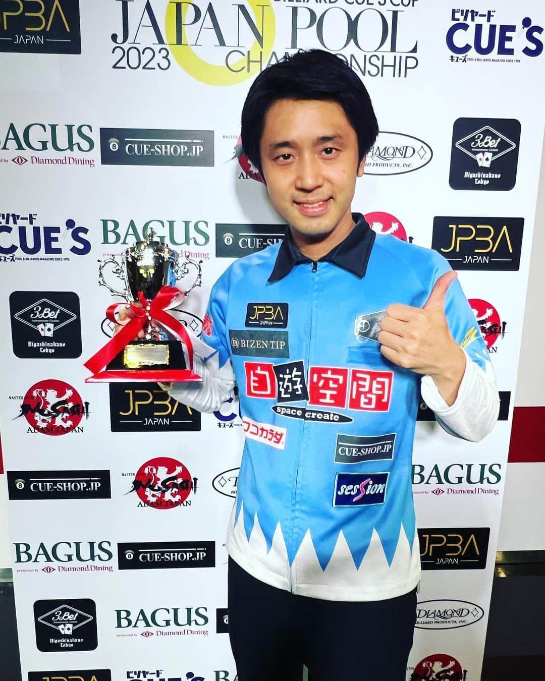 土方隼斗のインスタグラム：「JAPAN POOL CHAMPIONSHIP優勝できました！ 自分らしいプレーができました💪 試合映像はしばらく残るみたいです。 今大会は見どころ満載の試合が多すぎますが、決勝戦は僕も竹中プロもマスワリ量産してるので是非見てください‼︎ 応援ありがとうございました！ youtu.be/dGz0KXMGfPc」